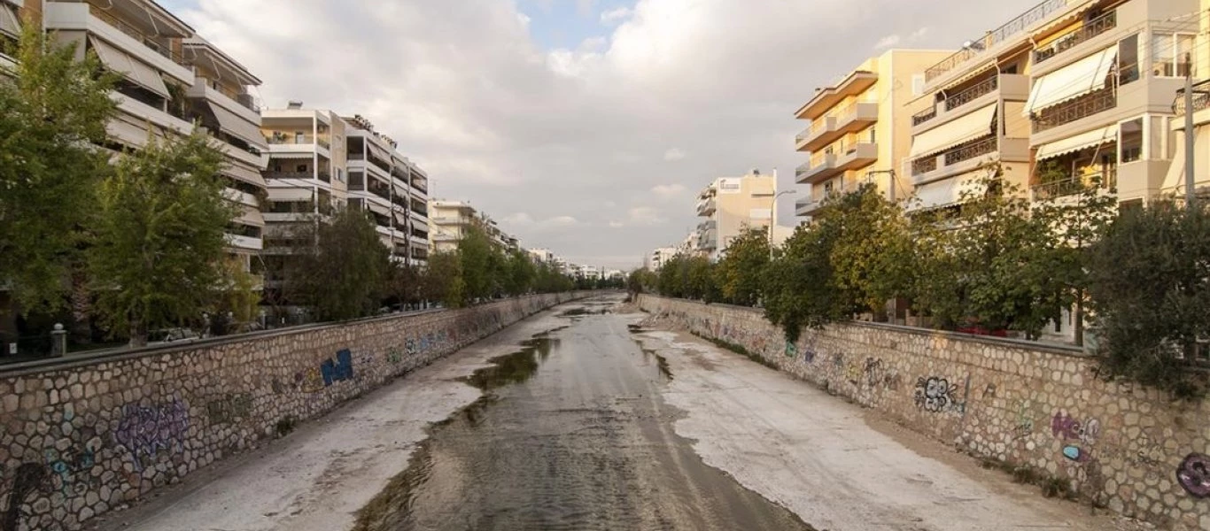 Επικίνδυνες διαβρώσεις στον Ιλισσό μετά από 60 χρόνια (φωτο)